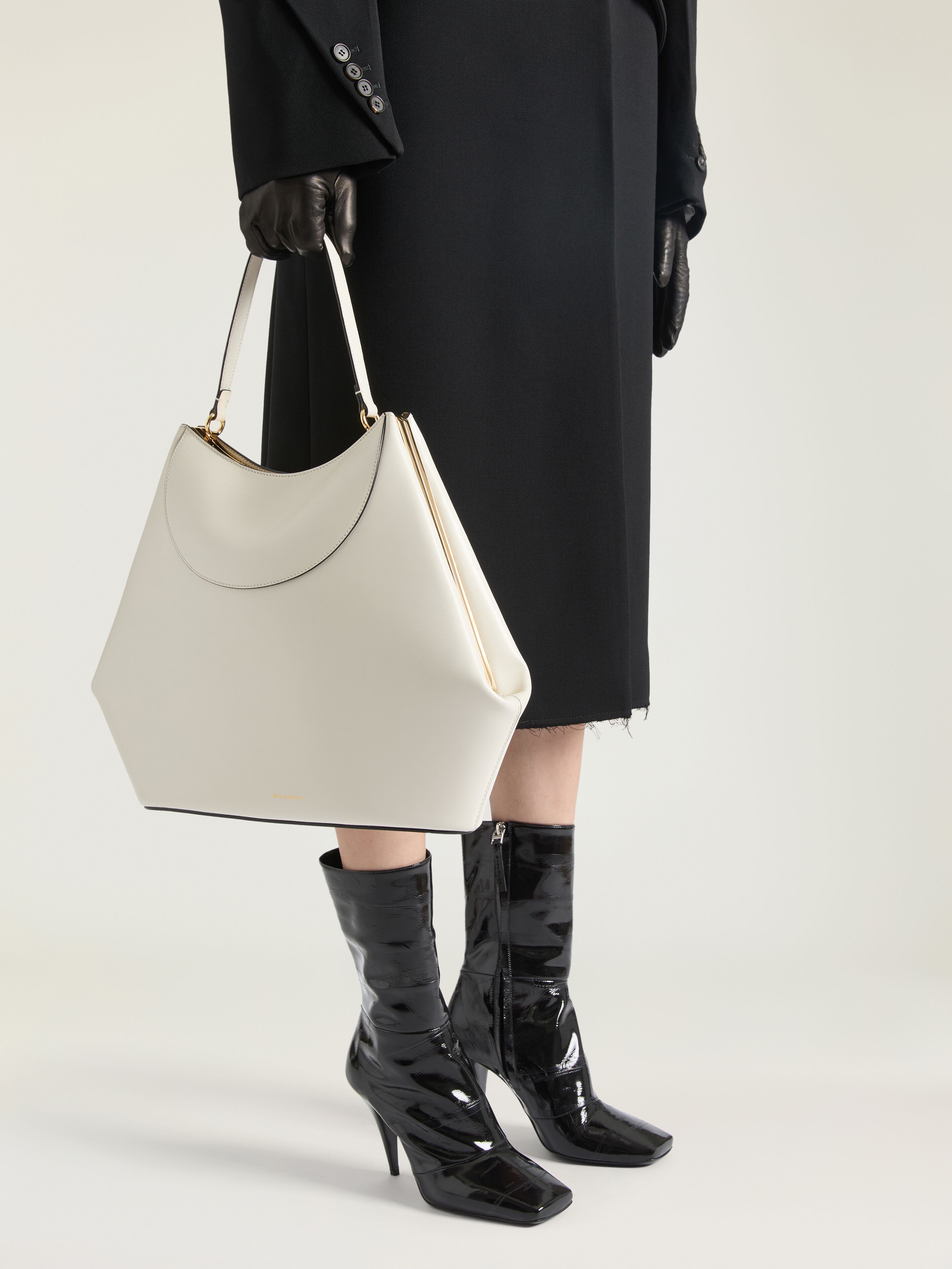 Facet bag in leather